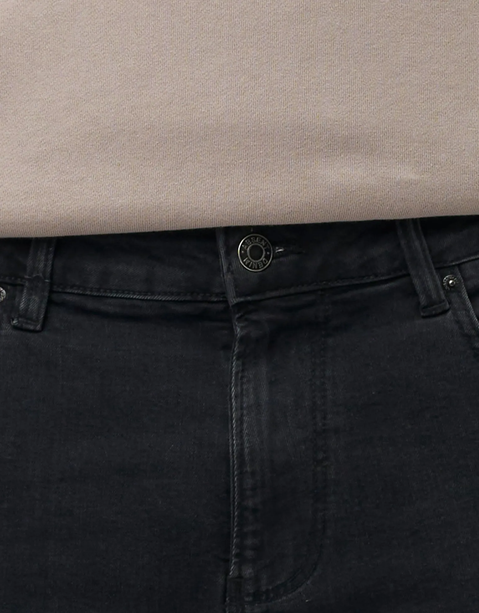 Taper Fit Jeans in Raw