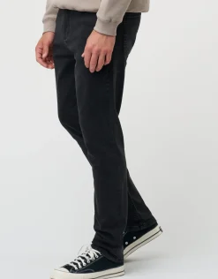 Taper Fit Jeans in Solid Black