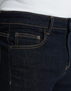 Taper Fit Jeans in Solid Black