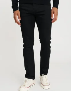 Taper Fit Jeans in Solid Black
