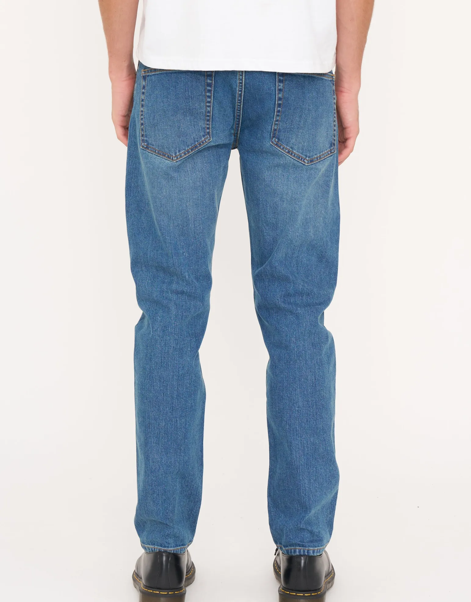 Taper Fit Jeans in Stonewash Sky