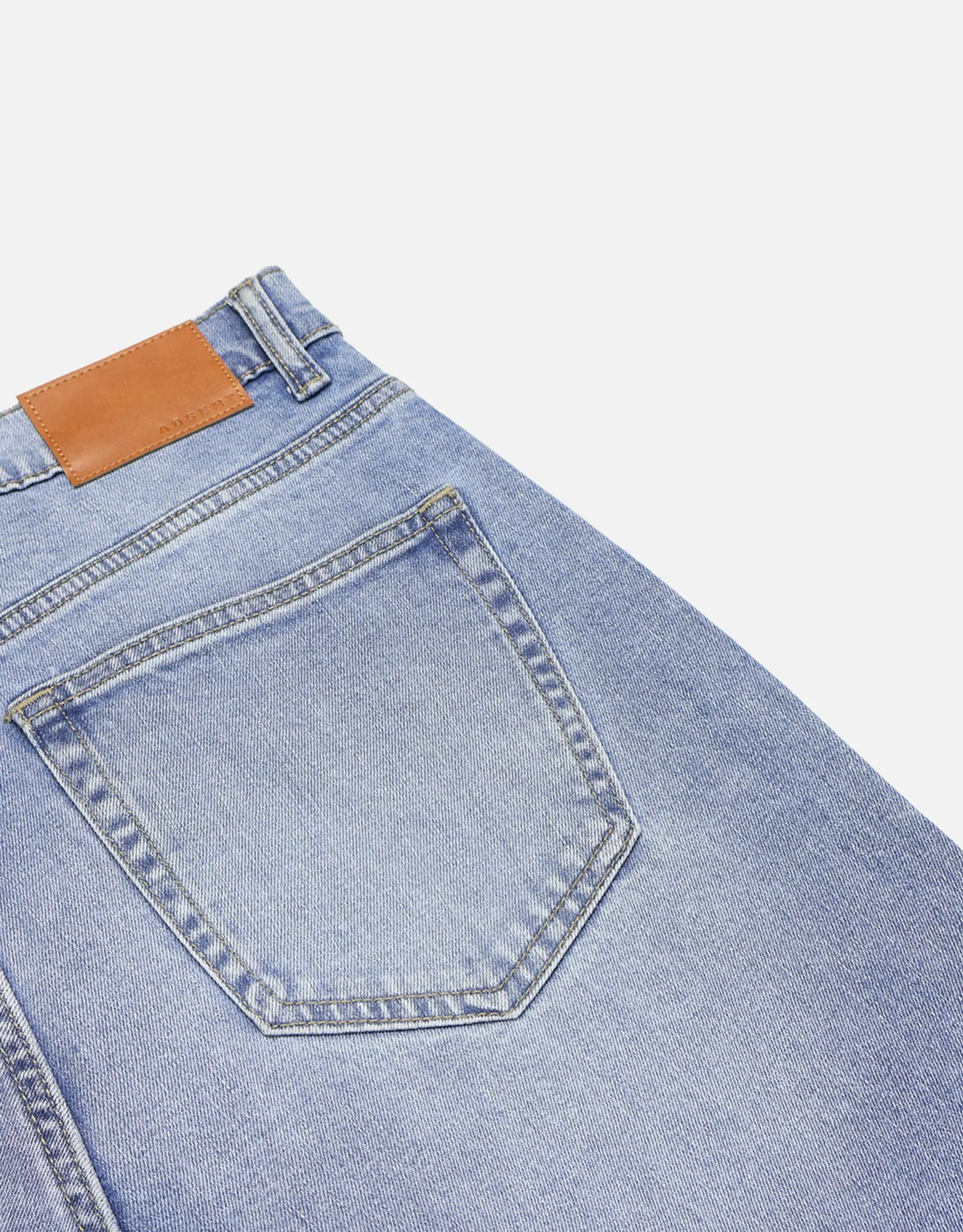 Taper Fit Jeans in Stonewash Sky