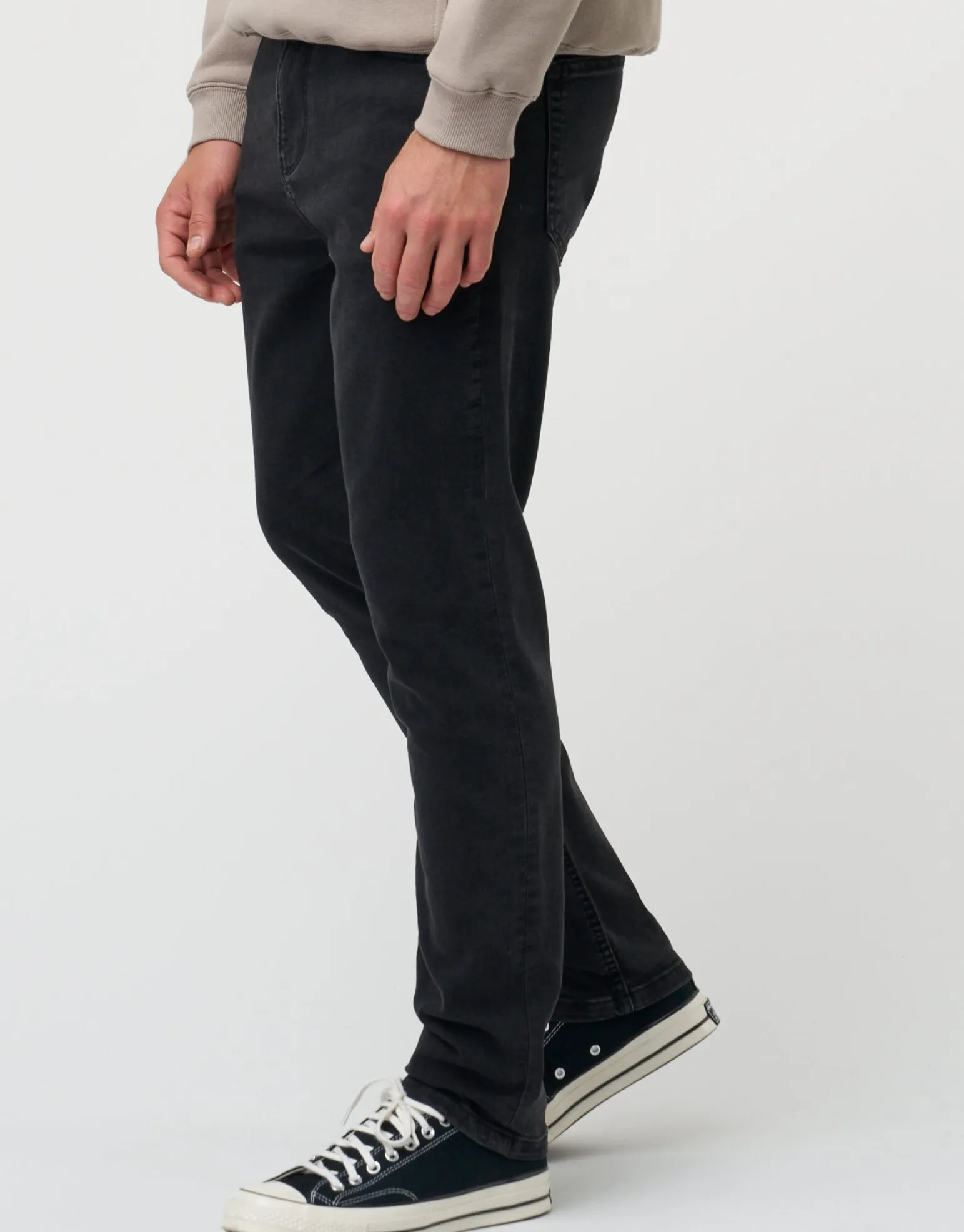 Taper Fit Jeans in Stonewash Sky