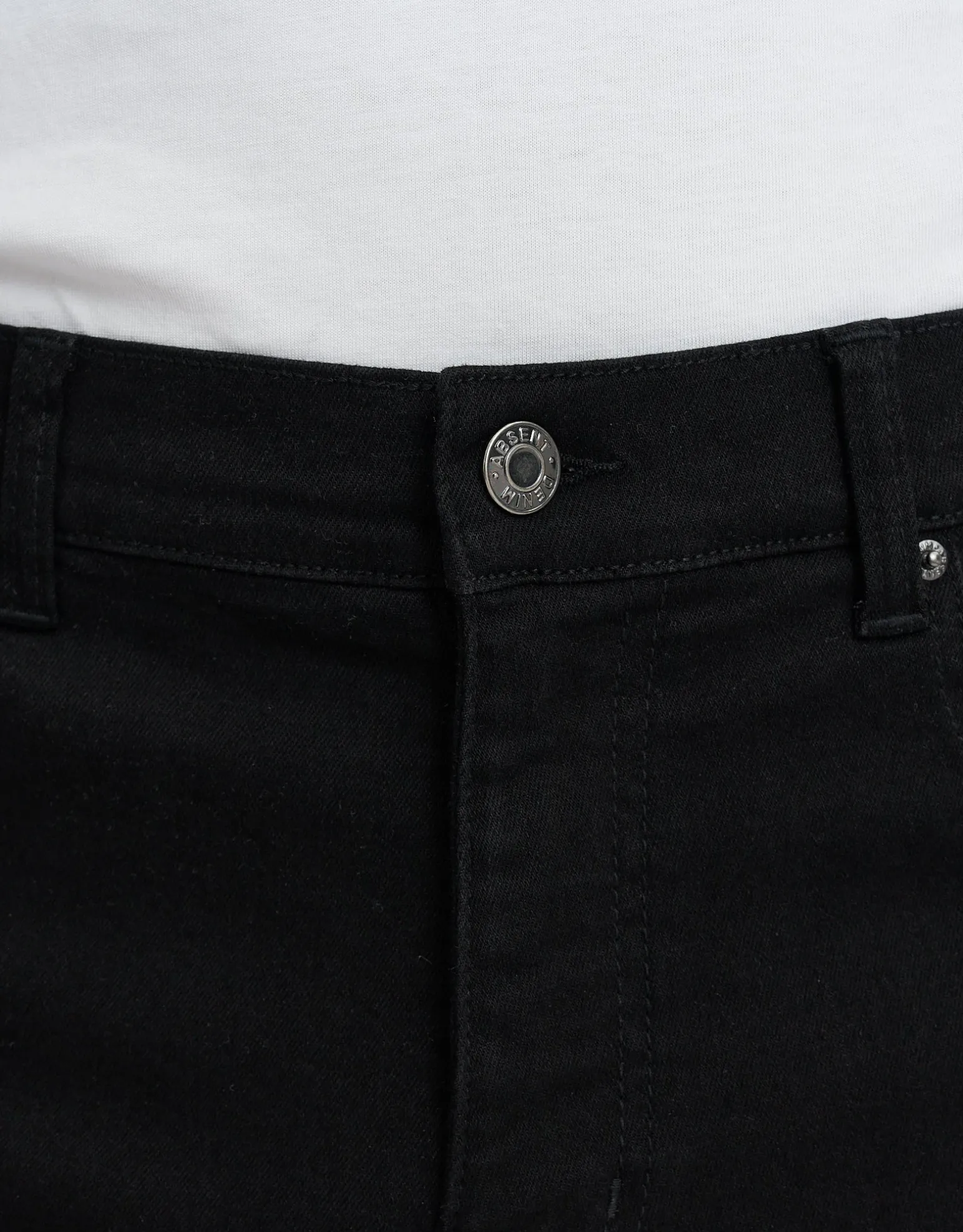 Taper Fit Jeans in Stonewash Sky