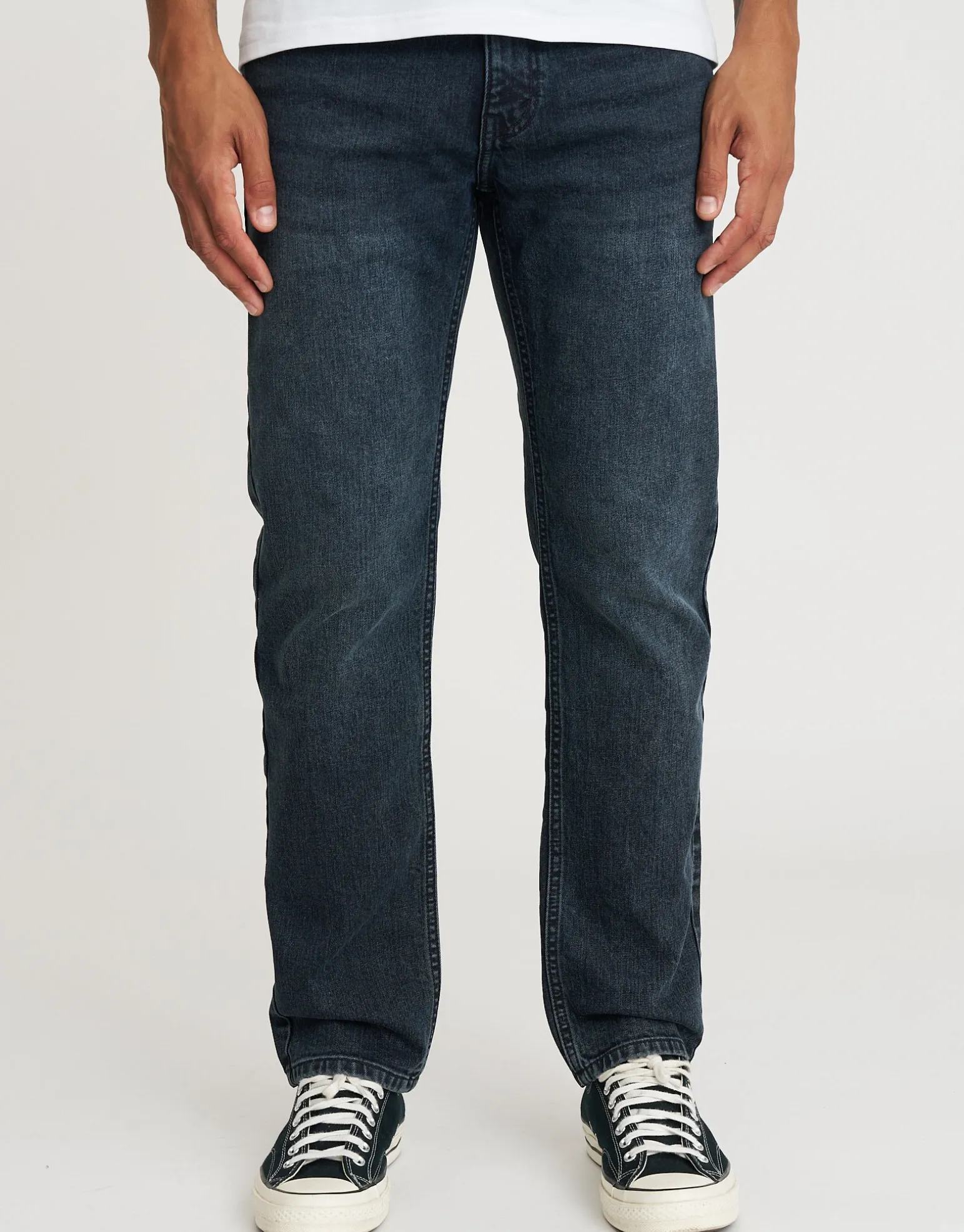 Taper Fit Jeans in Stonewash Sky
