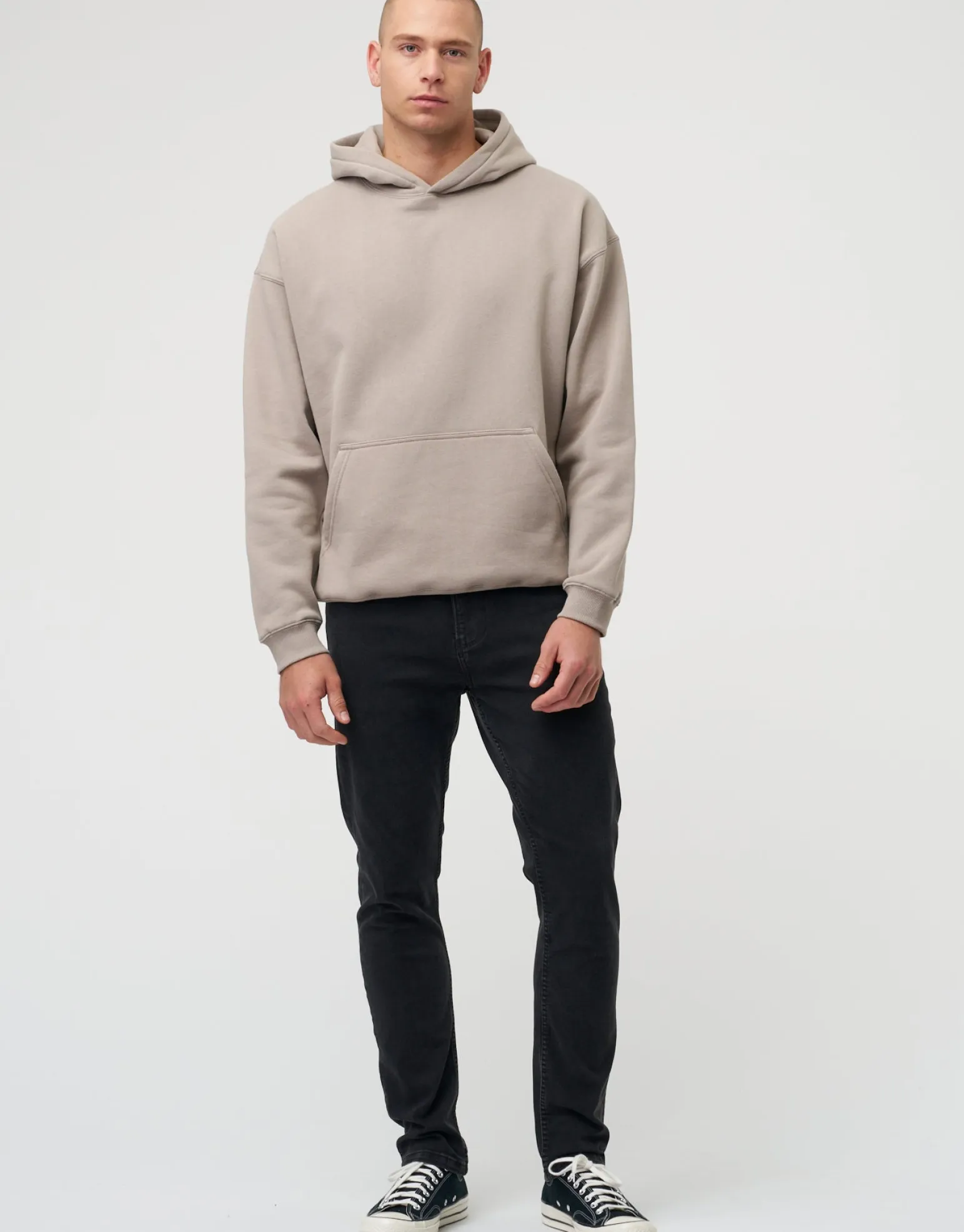 Taper Fit Jeans in Stonewash Sky