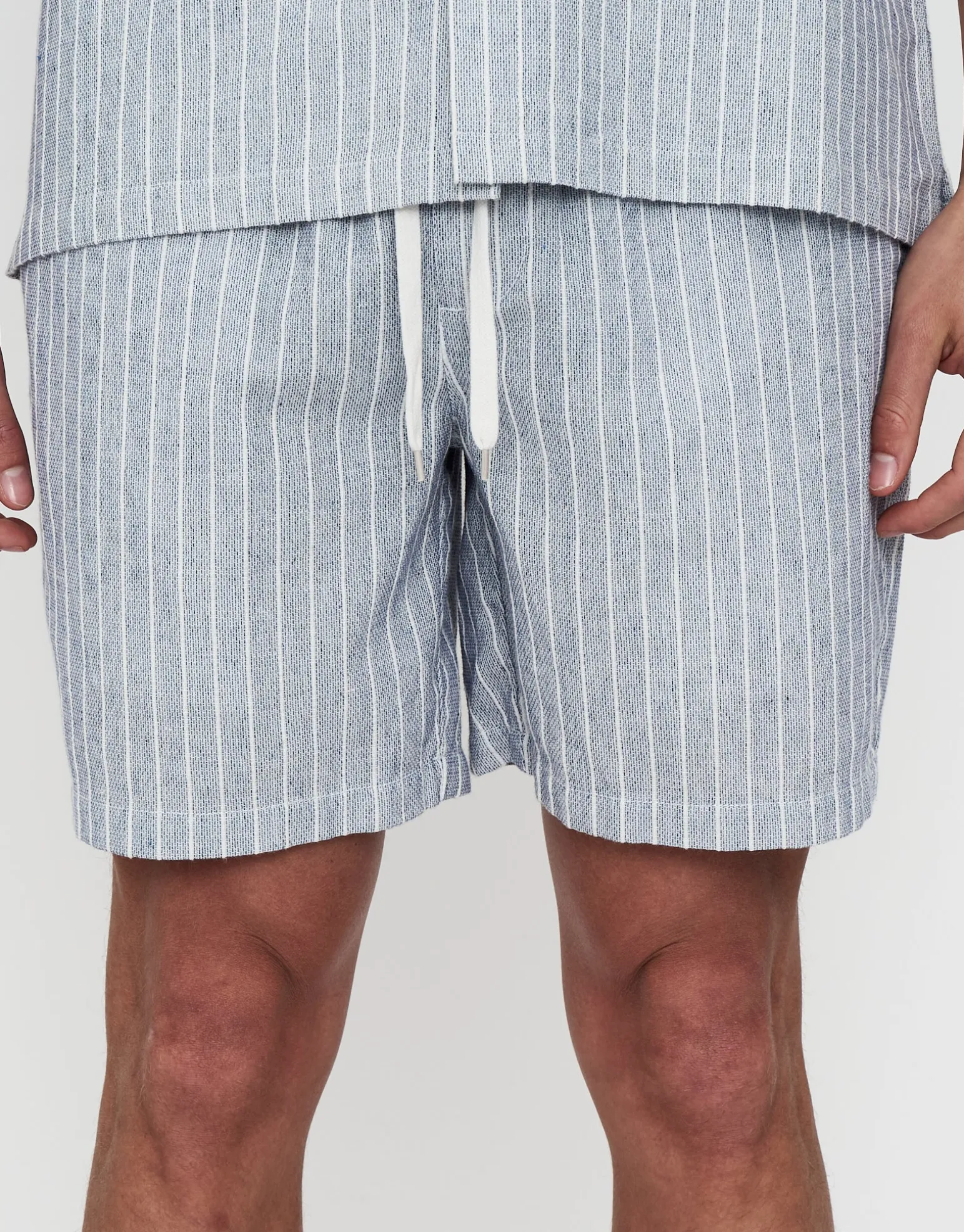 Textured Stripe Pattern Elastic Waist Shorts in Lt Blue