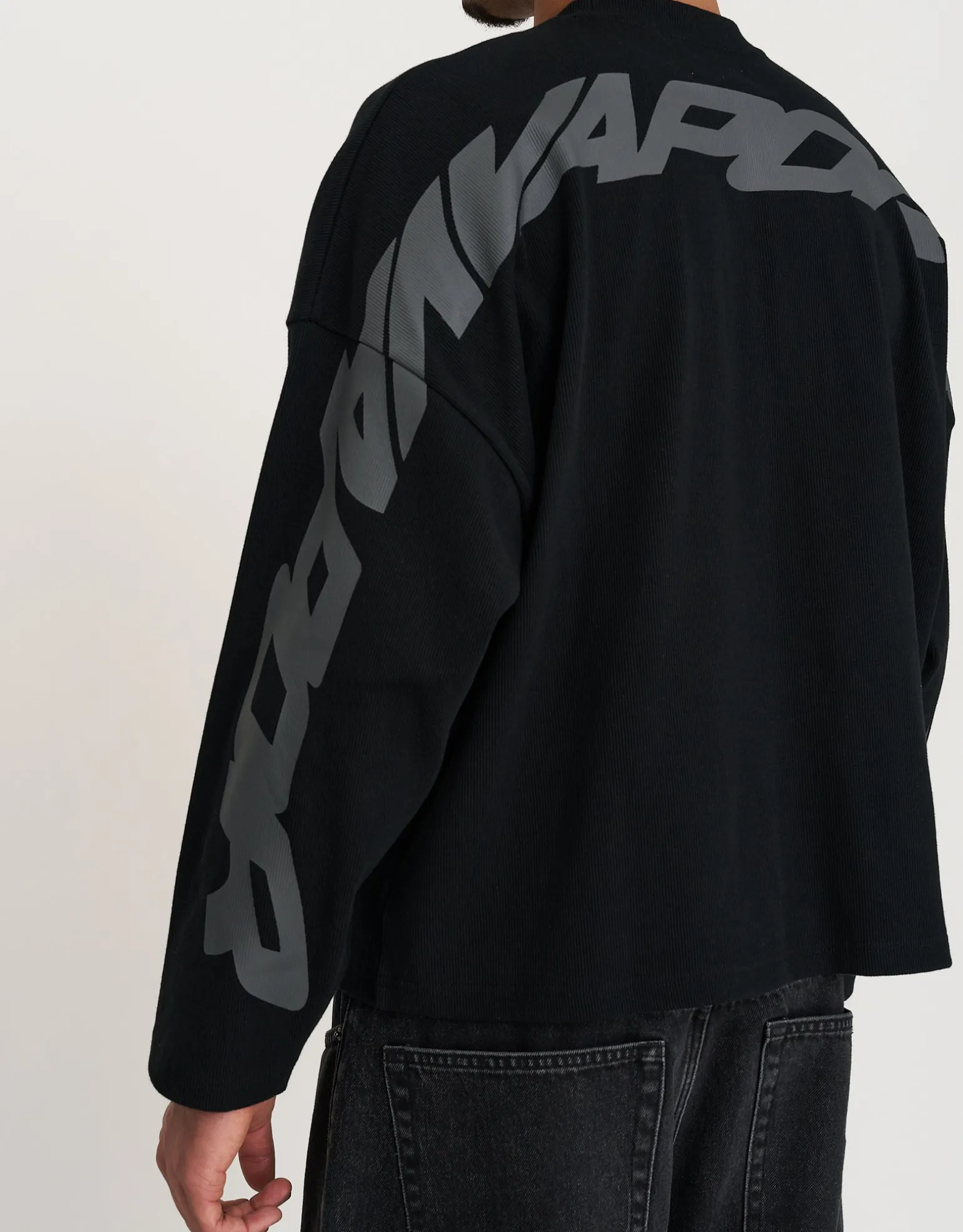 Vapor Textured Long Sleeve T Shirt in Black