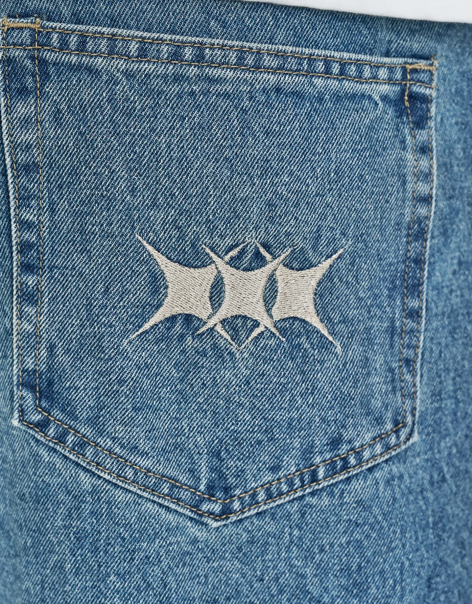 Vices Embroidered Baggy Fit Jorts in Vintage Mid Blue