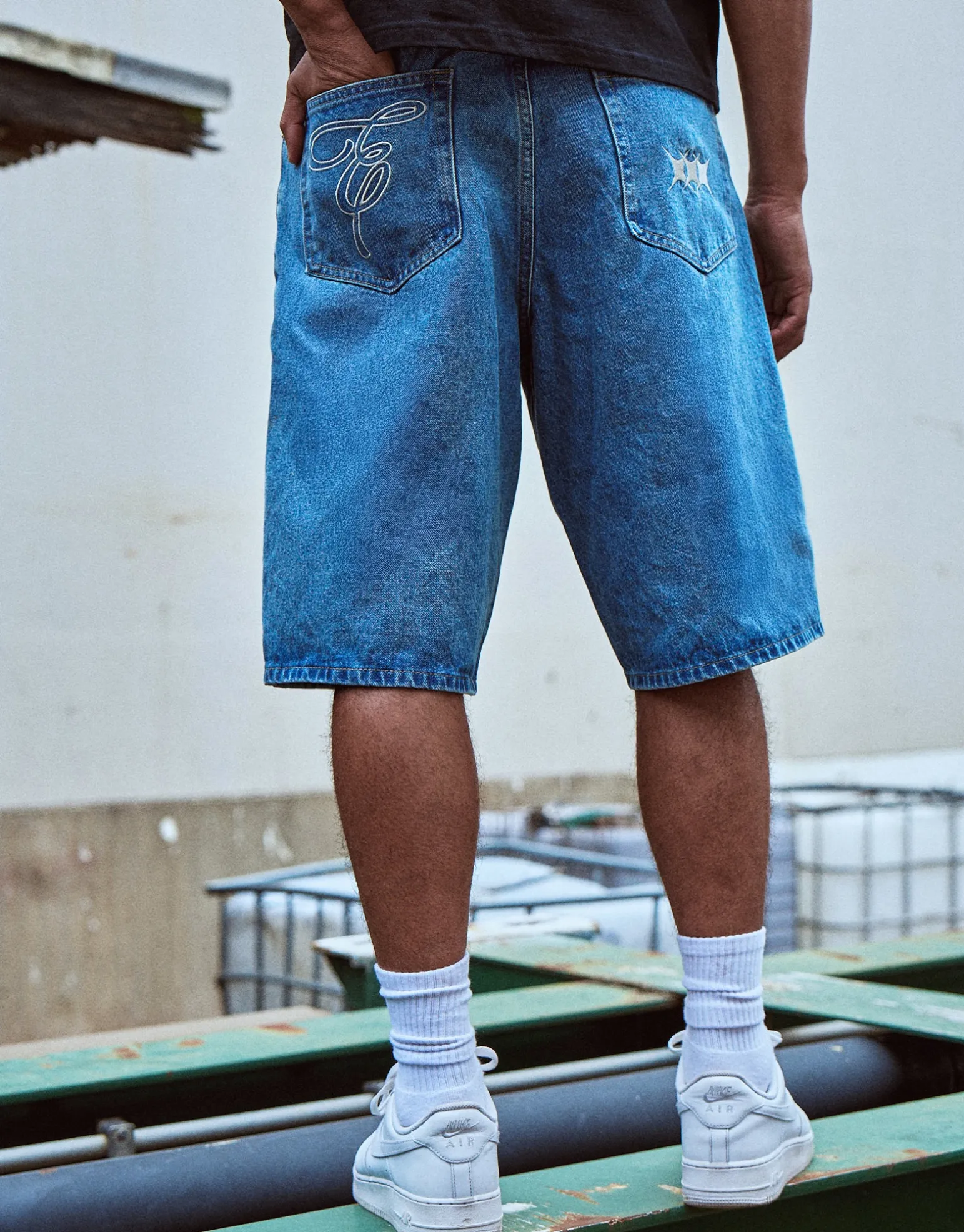 Vices Embroidered Baggy Fit Jorts in Vintage Mid Blue