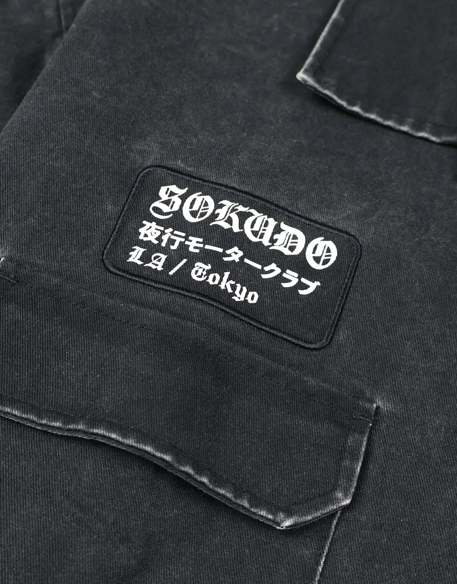 Worldwide Cropped Short Sleeve Shirt in Black