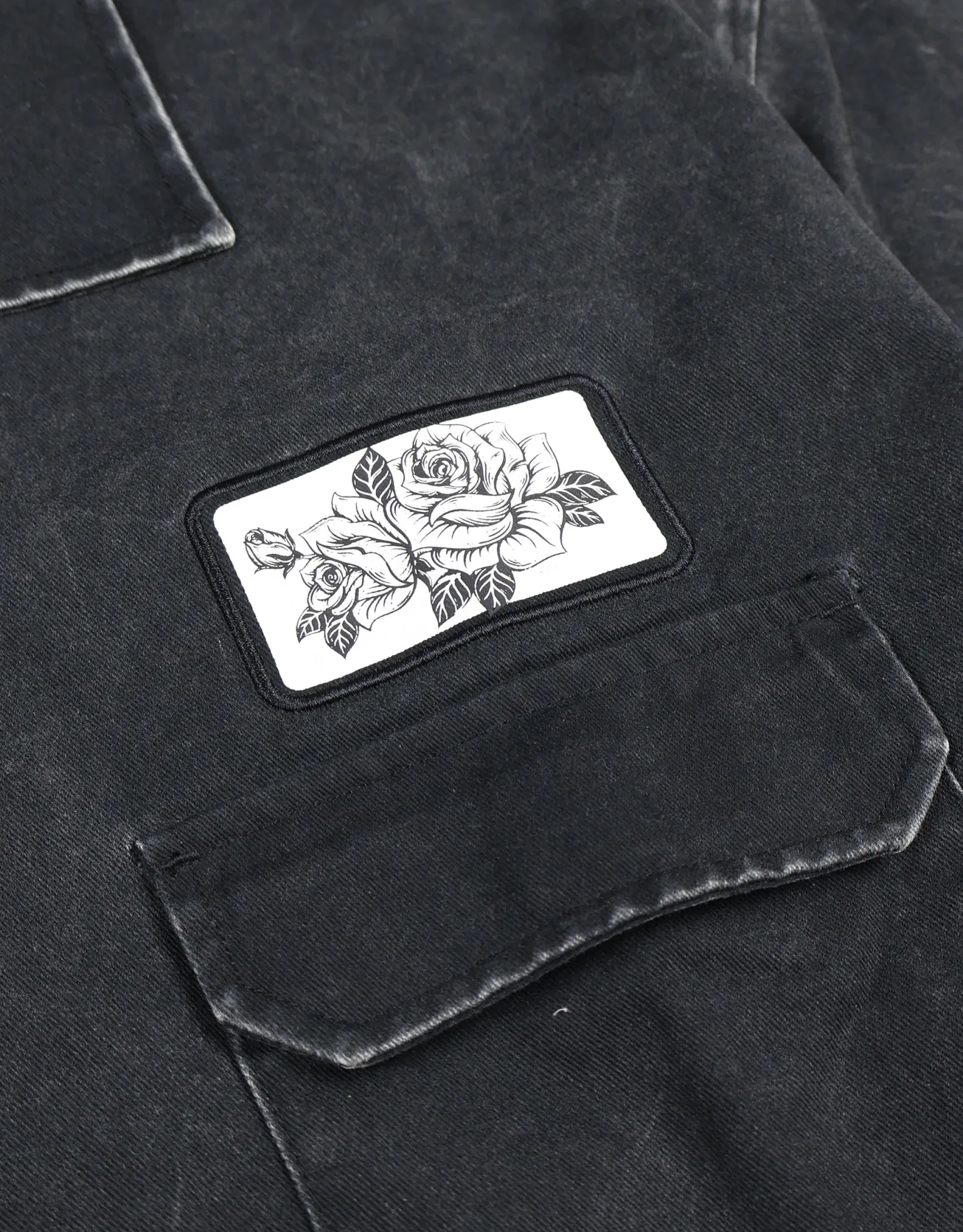 Worldwide Cropped Short Sleeve Shirt in Black